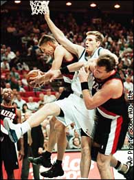 Detelf Schrempf, Matt Harpring, Arvydas Sabonis