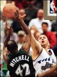 Greg Ostertag, Sam Mitchell